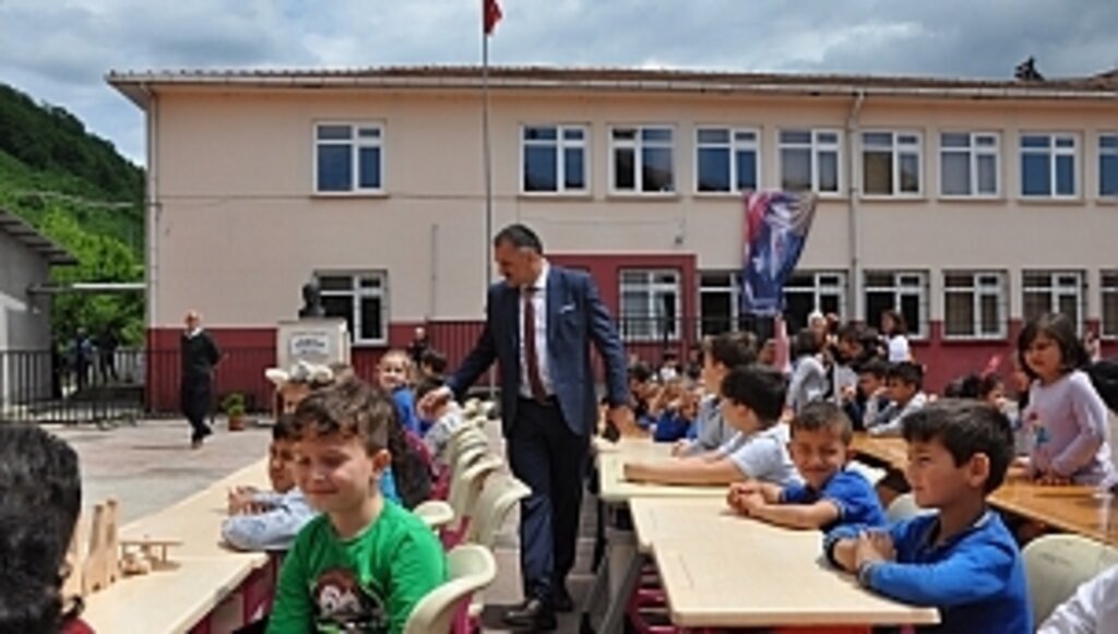 Başkan Akgül, Çocukları Sevindirdi