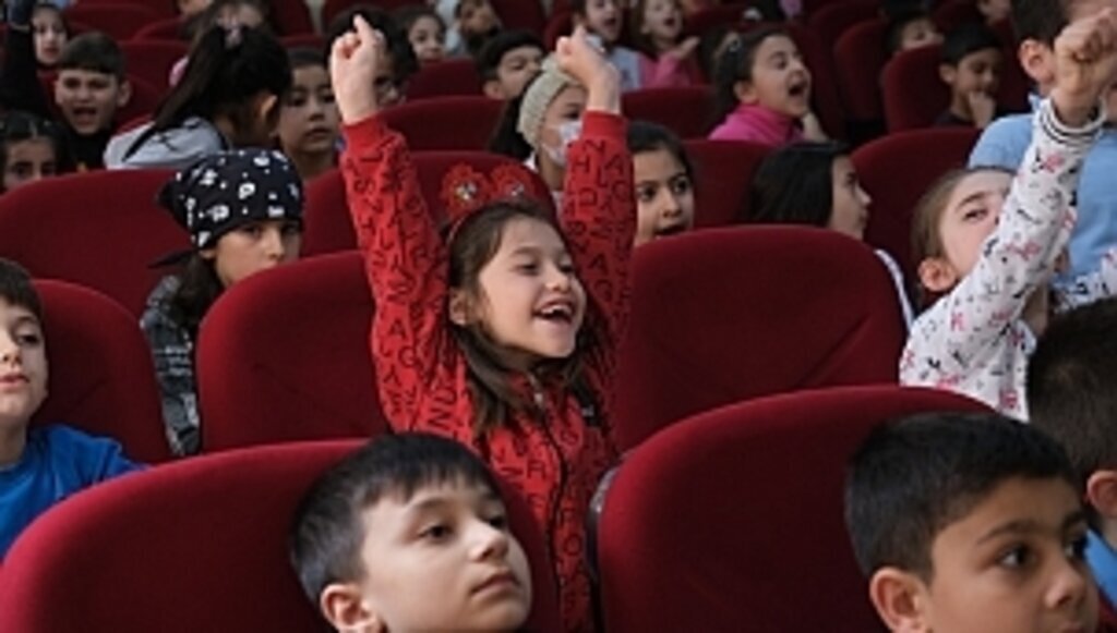 ÇOCUKLAR TİYATRO İLE ÇEVRE BİLİNCİ KAZANIYOR