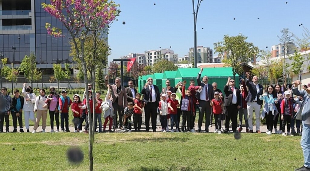 SIFIR ATIK KÖYÜ'NE ÖĞRENCİLERDEN YOĞUN İLGİ