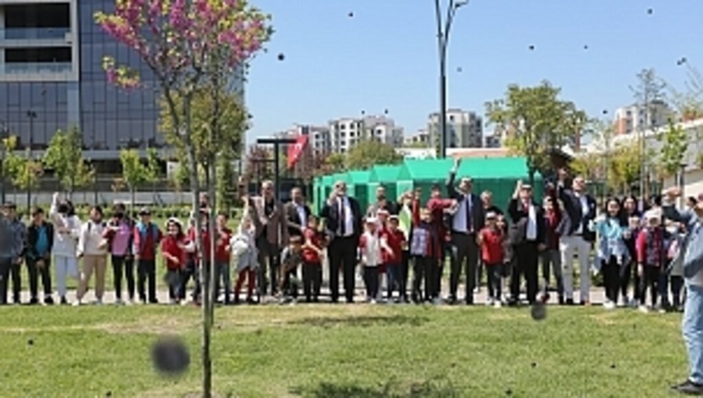 SIFIR ATIK KÖYÜ’NE ÖĞRENCİLERDEN YOĞUN İLGİ