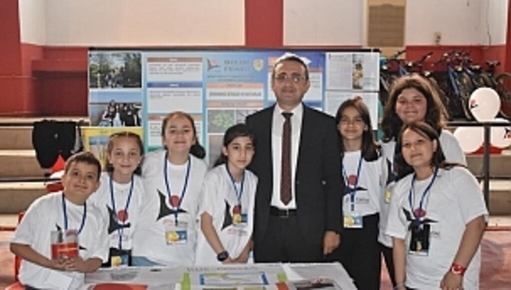 Tekkeköy'de öğrencilerden renkli bilim şenliği