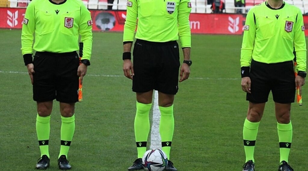TUZLASPOR MAÇININ HAKEMİ ÖMER FARUK TURTAY