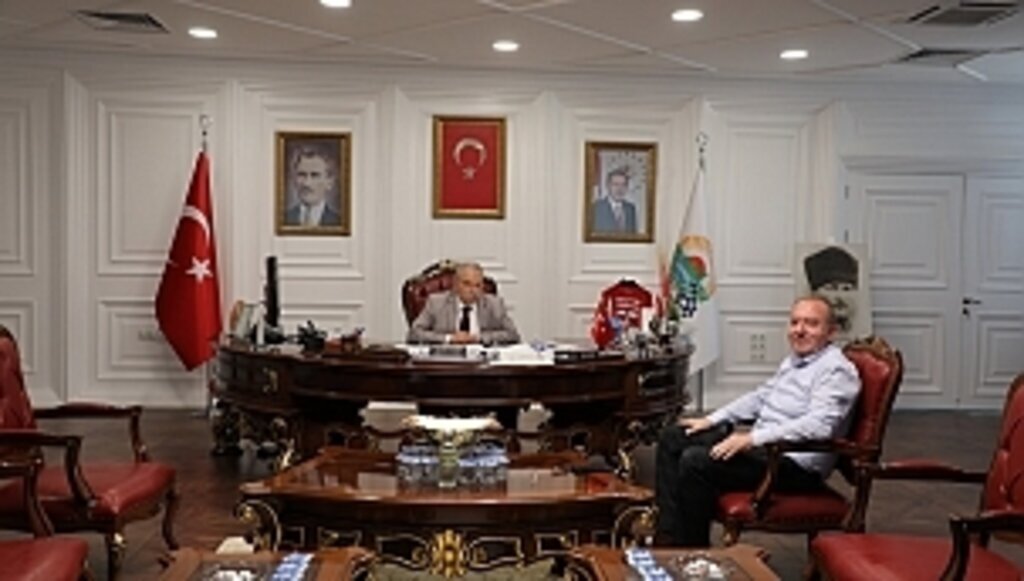 Başkan Demirtaş Sungurlu Belediye Başkanı Abdulkadir Şahiner'i makamında ağırladı