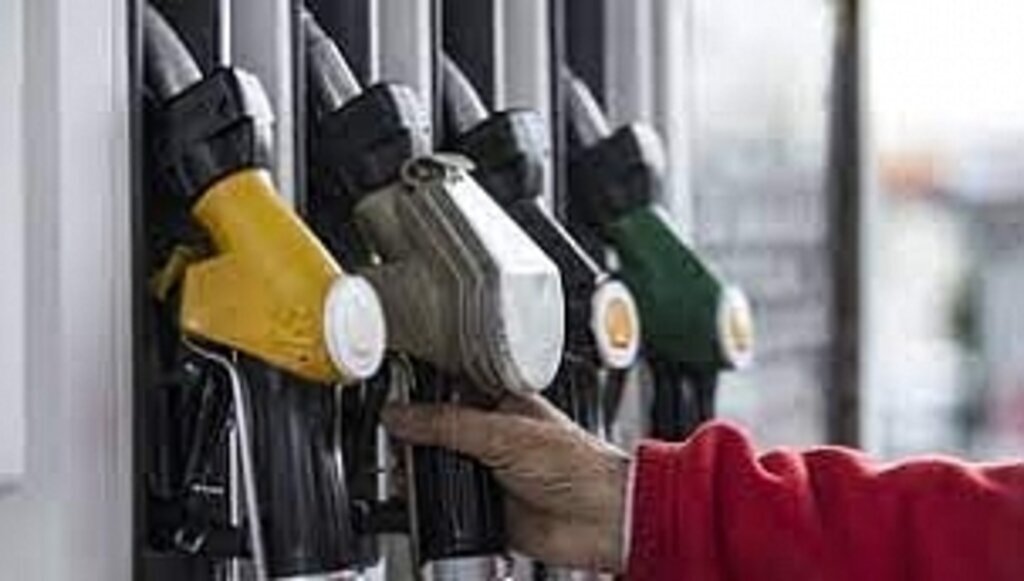 Benzin ve motorine bir büyük zam daha!