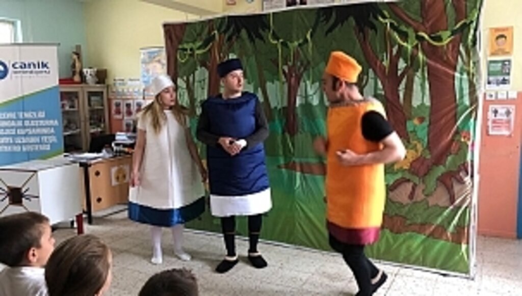 Canik Belediyesi ilçedeki köy okullarını tiyatroyla buluşturdu