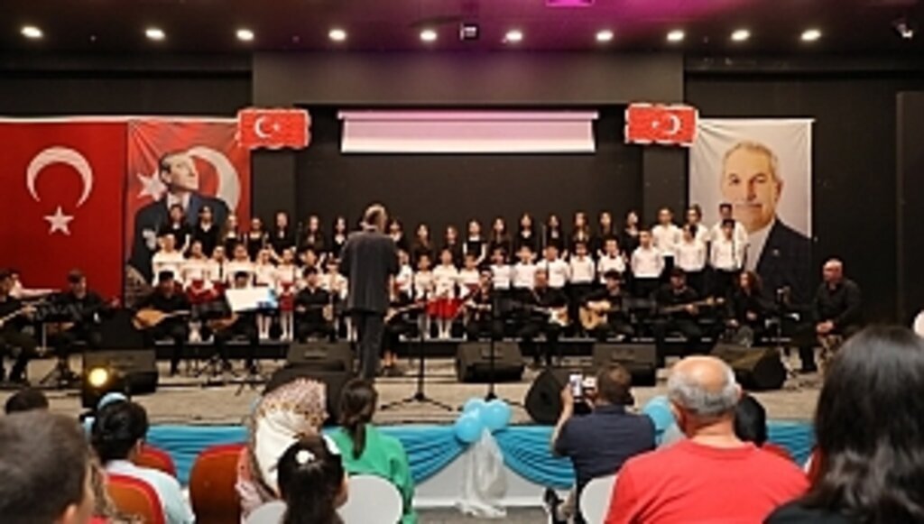 İLKADIM ÇOCUK VE GENÇLİK KOROSU TÜRKÜ SEVERLERE UNUTULMAZ BİR GECE YAŞATTI