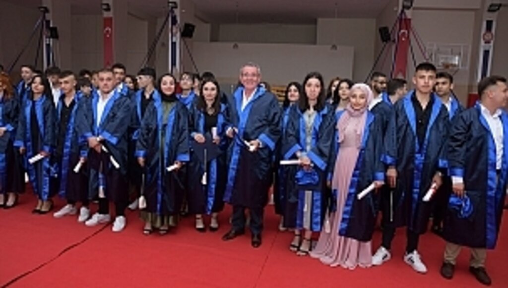 Murzioğlu’na mezun olduğu okulda duygulandıran sürpriz