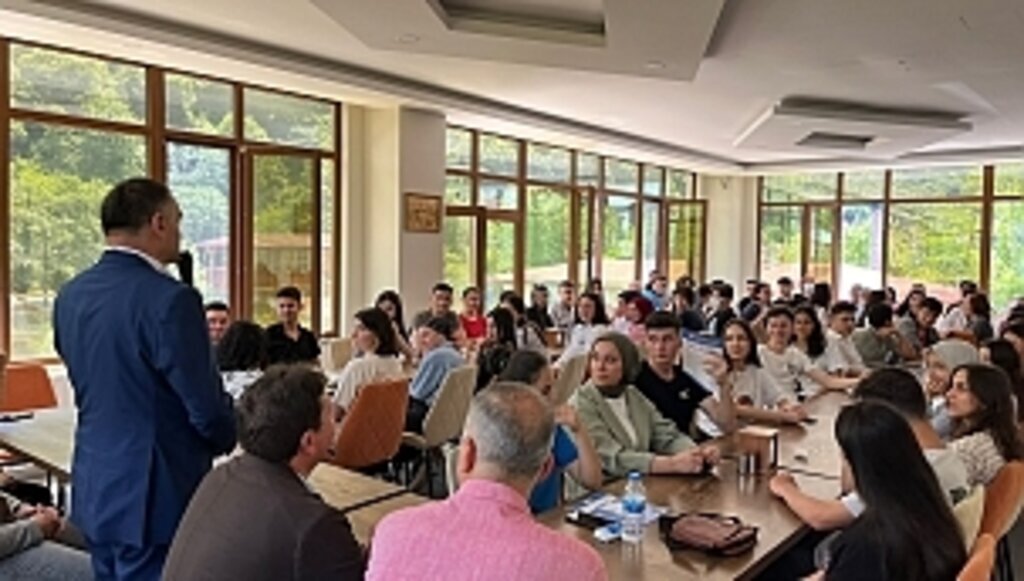 Salıpazarı'nda Sınava Girecek Öğrenciler Yemekte Buluştu