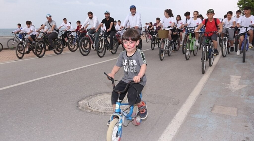SANDIKÇI GENÇLERLE PEDAL ÇEVİRDİ