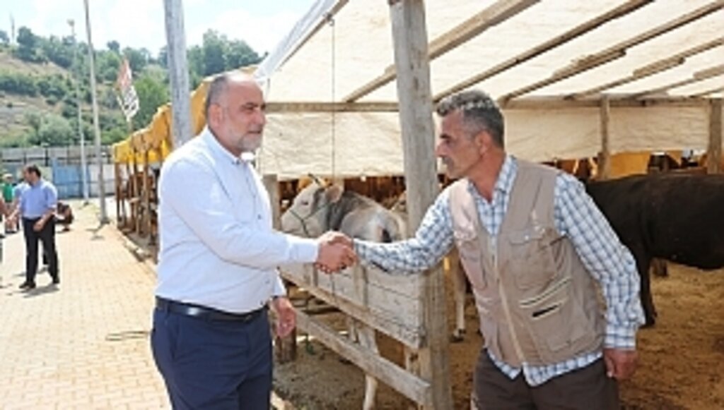 Başkan Sandıkçı Hayvan Pazarı’nı Ziyaret Etti