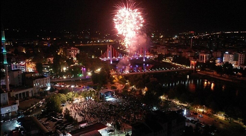 ÇARŞAMBA’DA BİNLERCE KİŞİ ‘YEŞİLIRMAK ŞENLİKLERİ’NDE BULUŞTU
