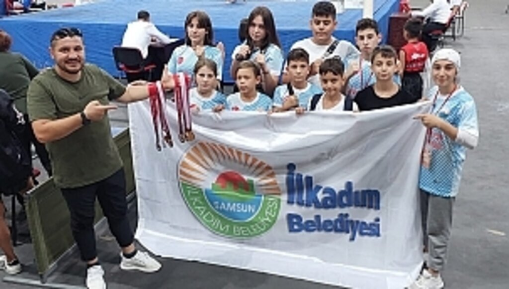 İLKADIM’LI MİNİKLER 9 MADALYA İLE “MİNİK-YILDIZLAR MUAYTHAİ” TURNUVASINI TAMAMLADI