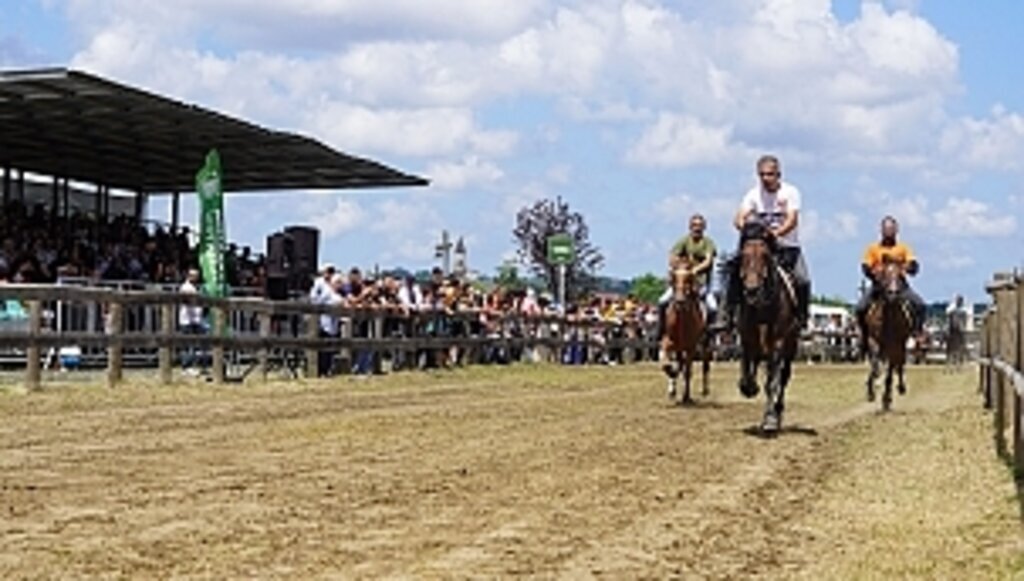 ÇARŞAMBA’DA GELENEKSEL RAHVAN AT YARIŞLARI
