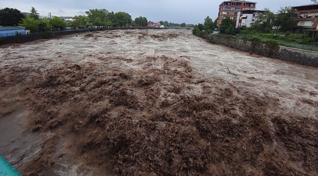 Samsun'un doğusuna kuvvetli yağış uyarısı! Sele ve su baskınlarına dikkat