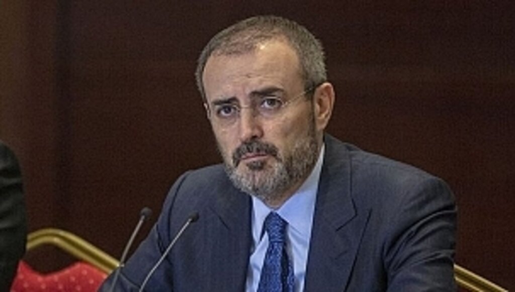 Mahir Ünal istifa etti