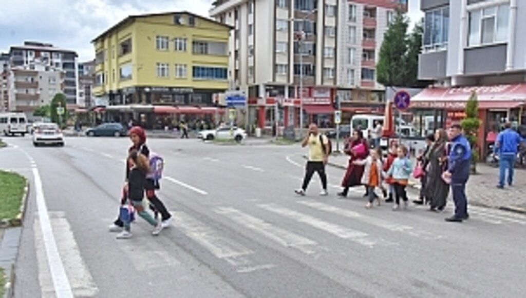 Tekkeköy’de zabıta okul önlerinde çocuklar güvende