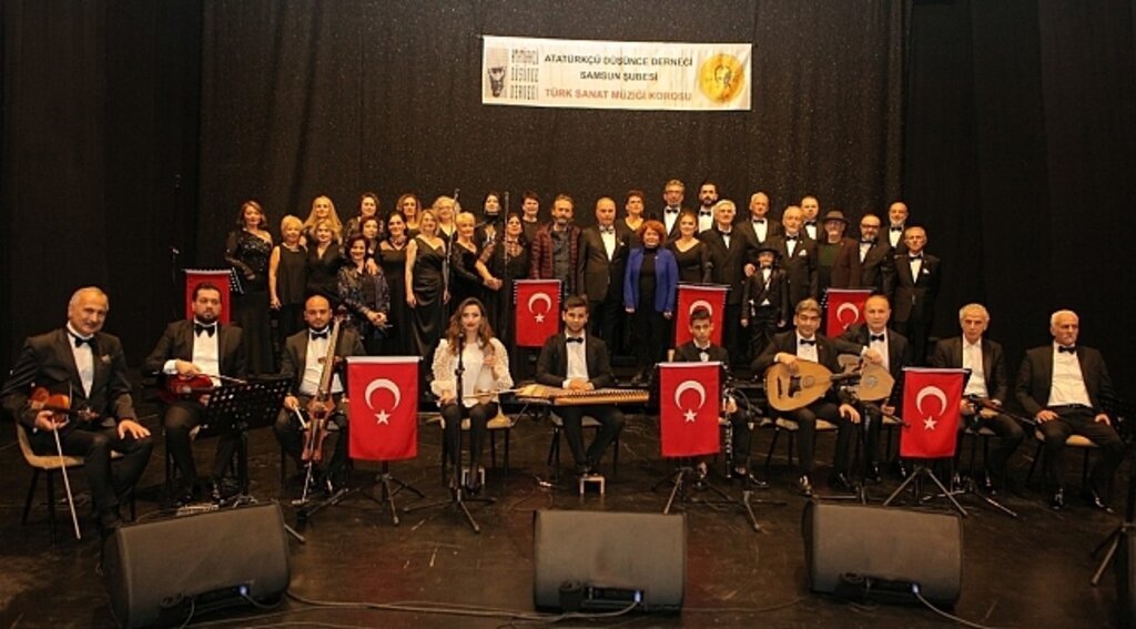 Atatürk Samsun'da sevdiği şarkılarla anıldı