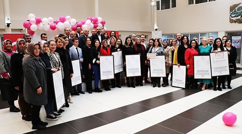 Bebek Dostu hastanelere plaket