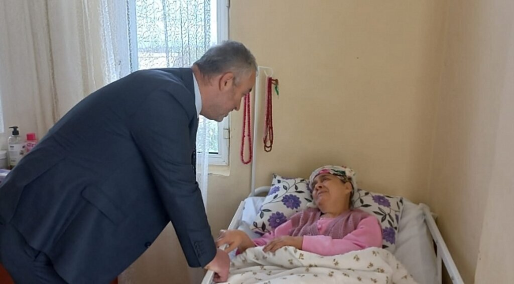 Başkan Topaloğlu’ndan hastalara moral ziyareti