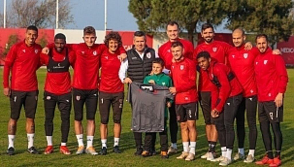 Samsunspor'dan minik taraftara forma