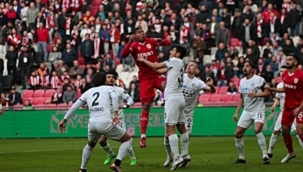Samsunspor evinde galip