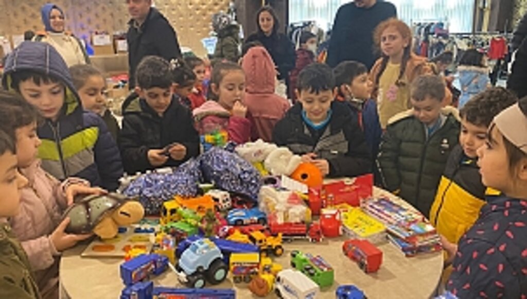 Canik’te Öğrenciler Oyuncaklarını Depremzede Kardeşleriyle Paylaştı
