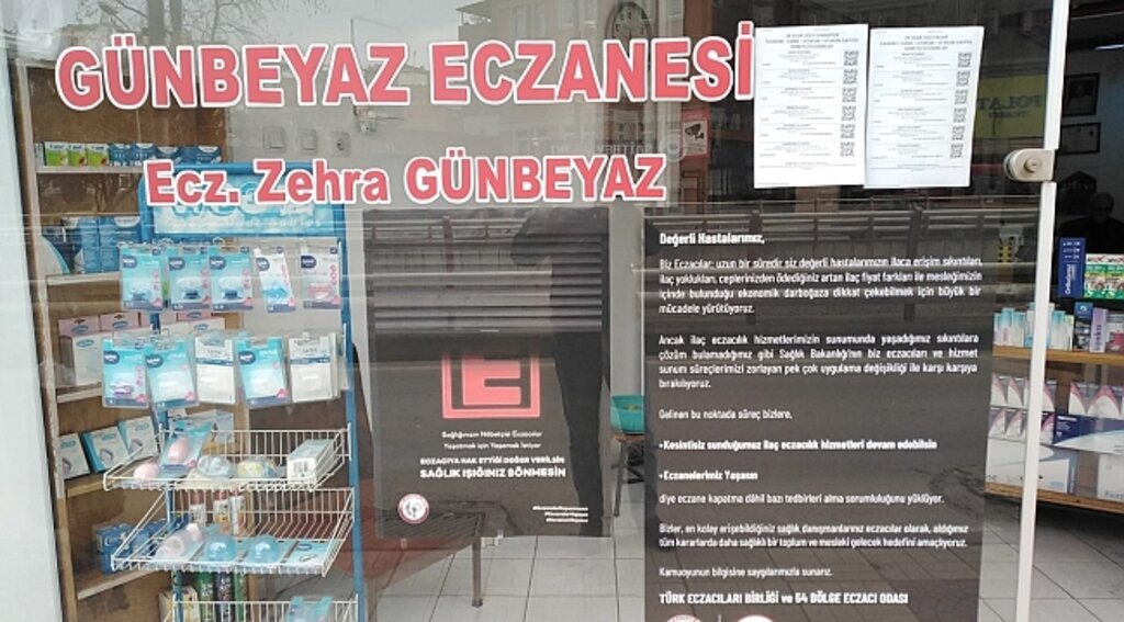 Samsun'da eczacılardan afişli tepki