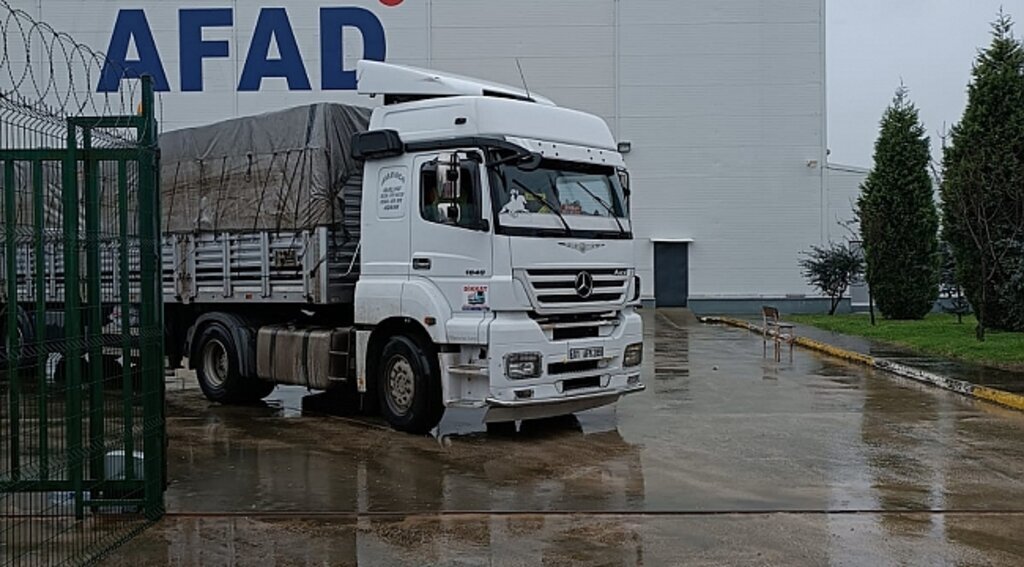 Samsun'dan deprem bölgesine yardım