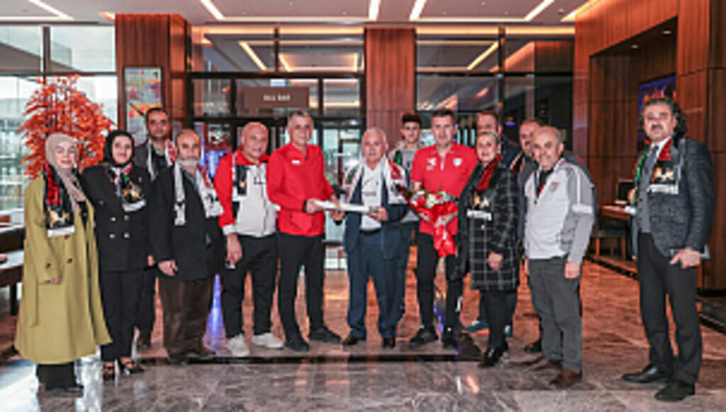 SAKARYA SAMSUNLULAR DERNEĞİ'NDEN TAKIMA ZİYARET