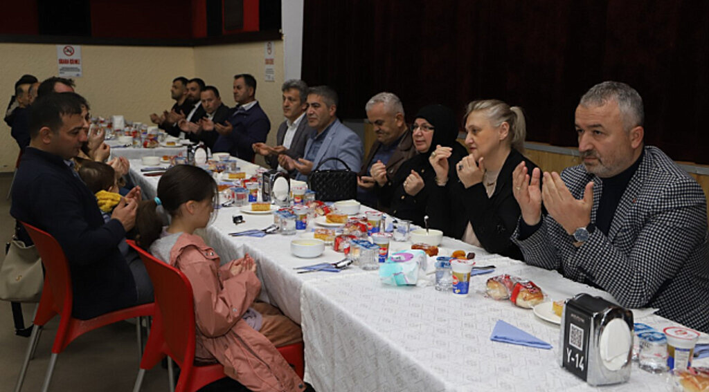 19 Mayıs'ta depremzede aileler iftarda buluştu