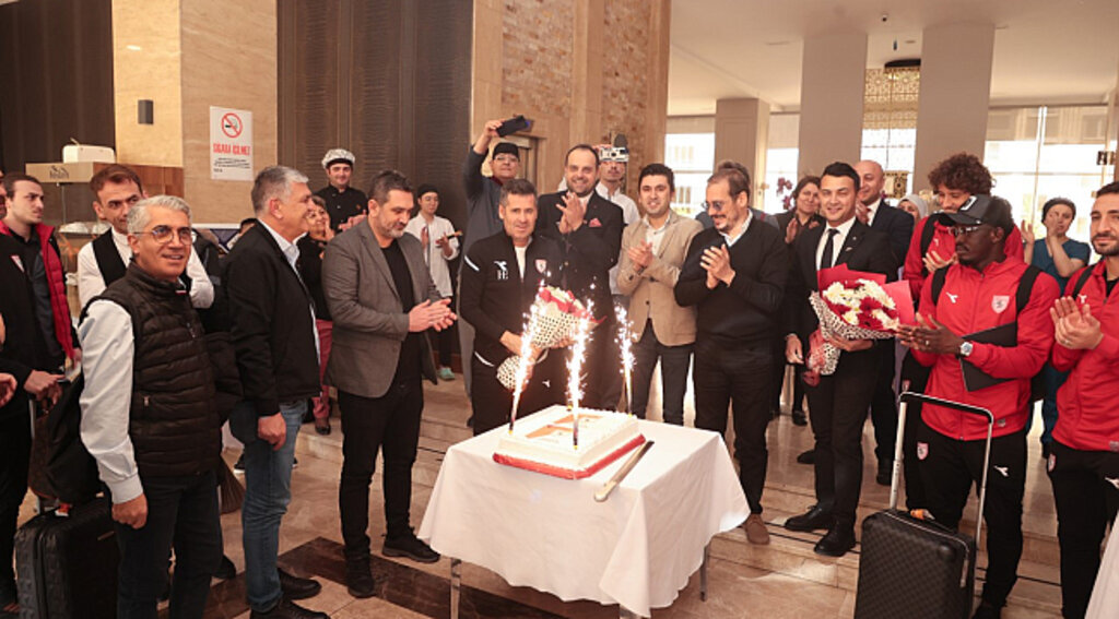 SAMSUNSPOR'A DENİZLİ'DE GÖRKEMLİ KARŞILAMA