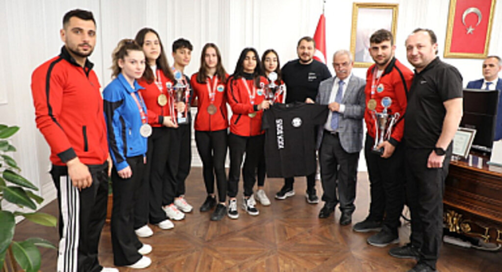 KİCKBOKS’DA MADALYA AVCISI SPORCULAR MARDİNDEN 4 ALTIN,3 GÜMÜŞ,6 BRONZ MADALYA İLE DÖNDÜ