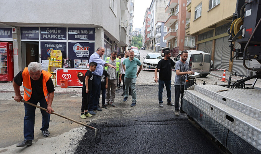 Başkan Sandıkçı: “İlçemizi güvenli ve konforlu yollarla donatıyoruz”