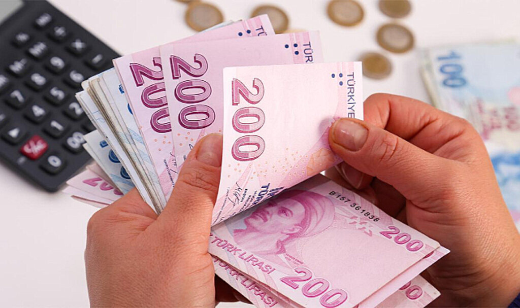 Memur ve memur emeklilerine 2024'te yüzde 15+10, 2025'te ise yüzde 6+5 zam verilecek