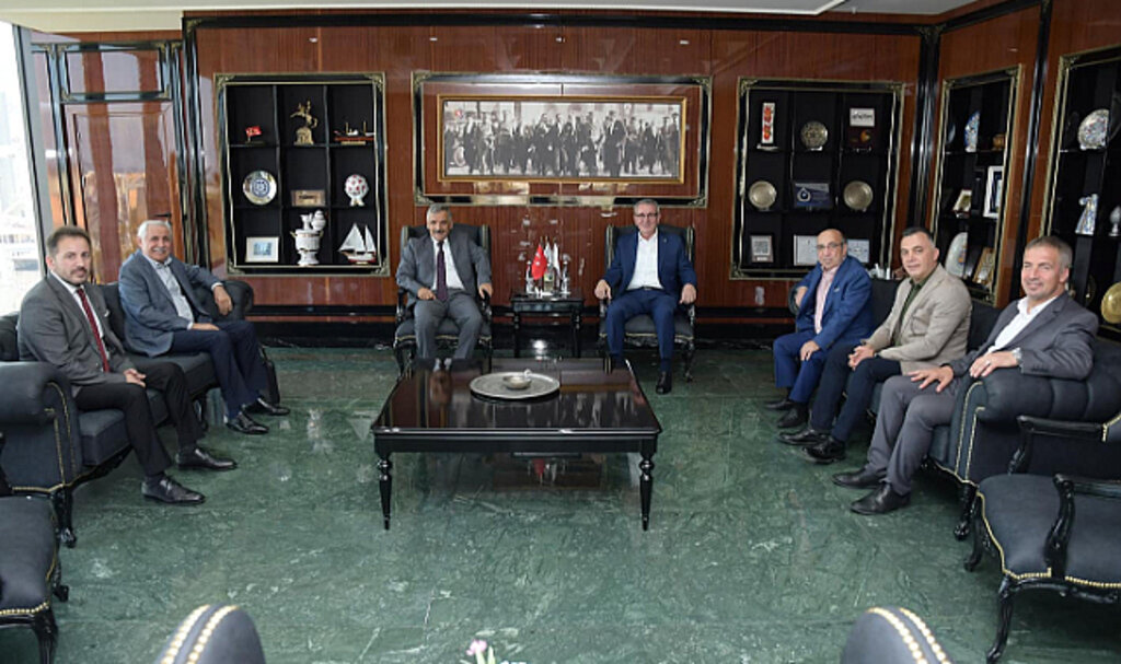 Eski Vali Osman Kaymak TSO'da:
