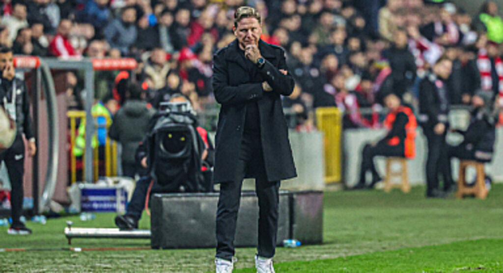 Markus Gisdol: Sahada 12. adamla birlikte oynuyoruz