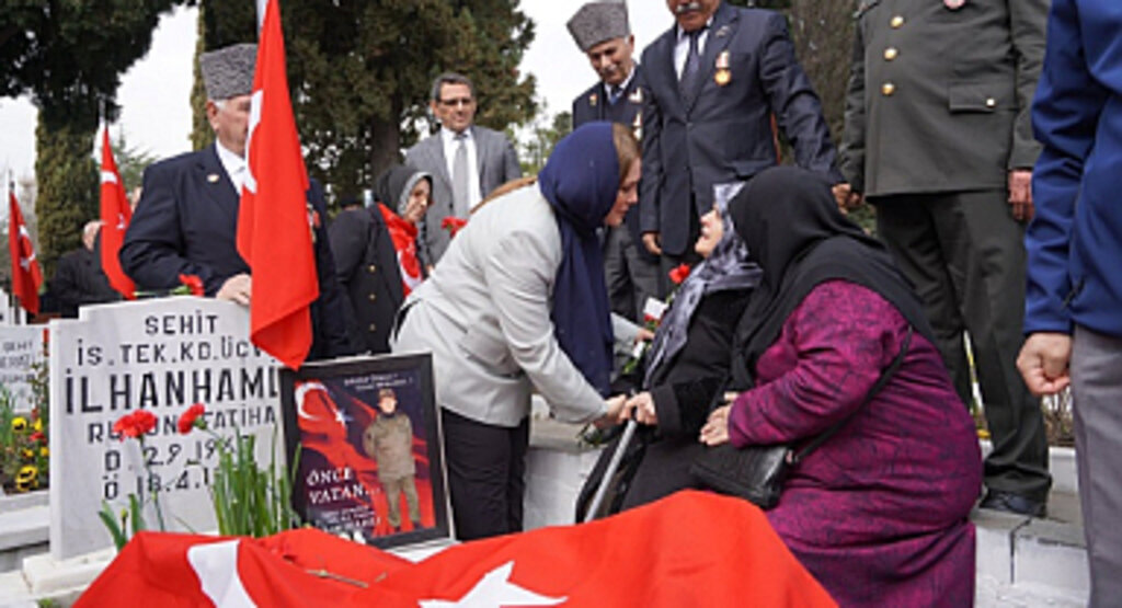 TÜFEKCİ: HER YER AL BAYRAK HER YER ÇANAKKALE