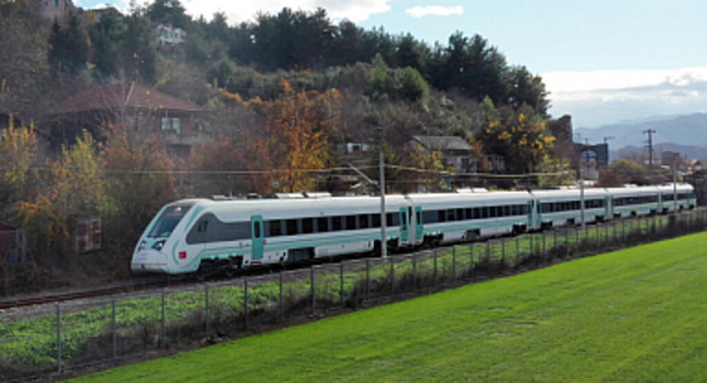 MİLLİ ELEKTRİKLİ TRENİN 3. SETİ RAYLARA ÇIKTI
