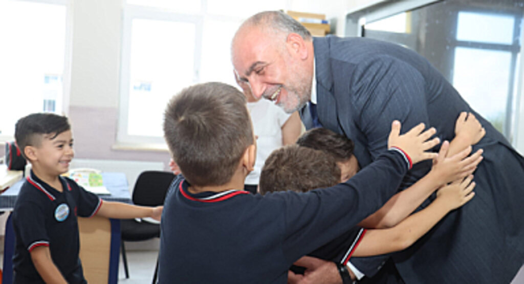 Başkan İbrahim Sandıkçı Öğrencilerin Yüzünü Güldürdü