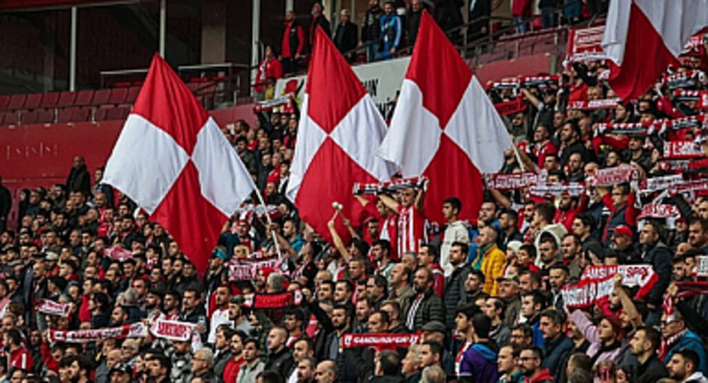 SAMSUNSPOR TARAFTAR GRUPLARINDAN HAKEM TEPKİSİ