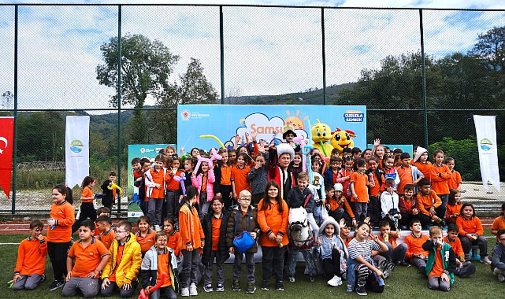ÇOCUKLAR BU ŞENLİKTE ÇOK MUTLU