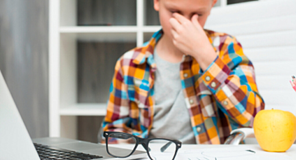 Ekran izleme süresinin uzaması göz kuruluğu ve şaşılık riskini artırıyor