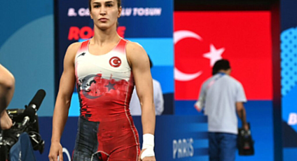 Buse Tosun Çavuşoğlu dünyanın en iyi kadın güreşçisi seçildi