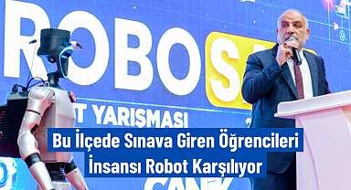Bu İlçede Sınava Giren Öğrencileri İnsansı Robot Karşılıyor 