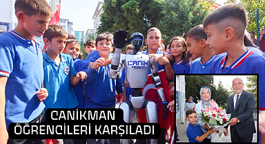 Türkiye'nin Nüfusa Kayıtlı İlk İnsansı Robotu Öğrencileri Sıralarda Karşıladı