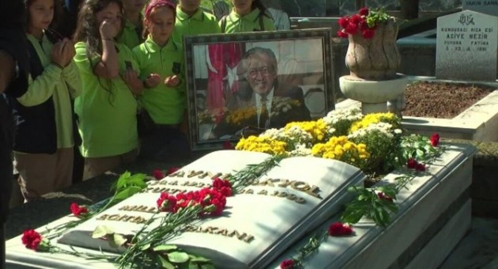 Avni Akyol Kabri Başında Anıldı