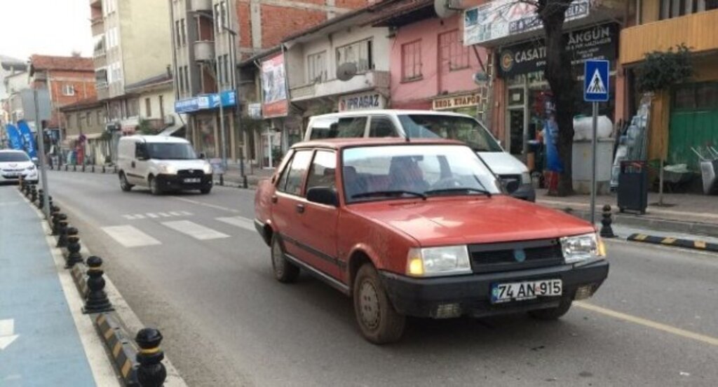 Bartın’da karşıdan karşıya geçmek isteyen 9 yaşındaki kıza otomobil çarptı