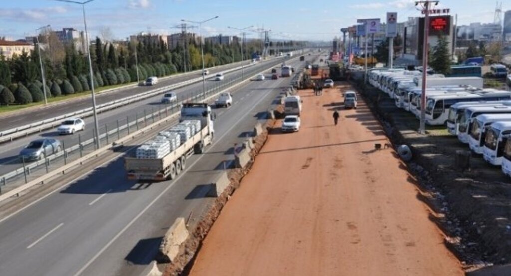 D-100 Karayolu’nda yan yol çalışmaları devam ediyor