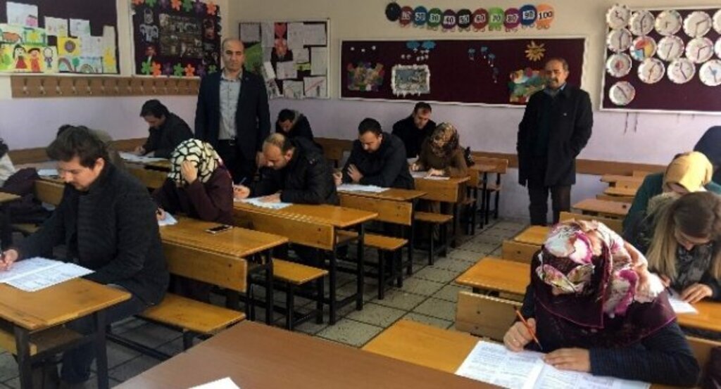Eğitim Bir-Sen aday öğretmenleri sınava tabi tuttu