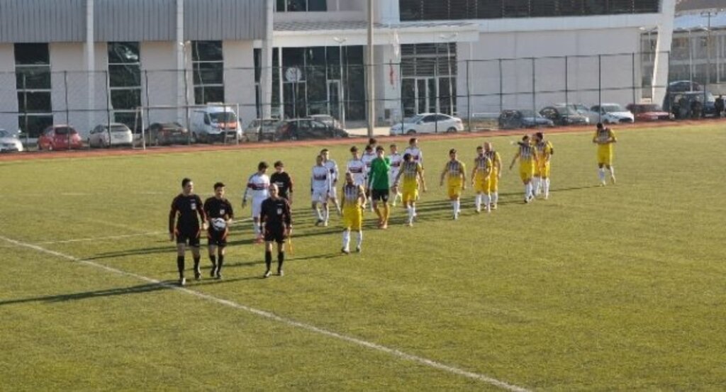 Futbolculardan ilginç protesto